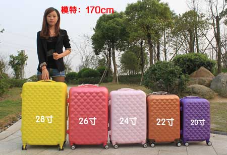 80寸行李箱与人对照图,20寸行李箱与人对照图 一个人短途旅游56天18寸拉杆箱够吗
